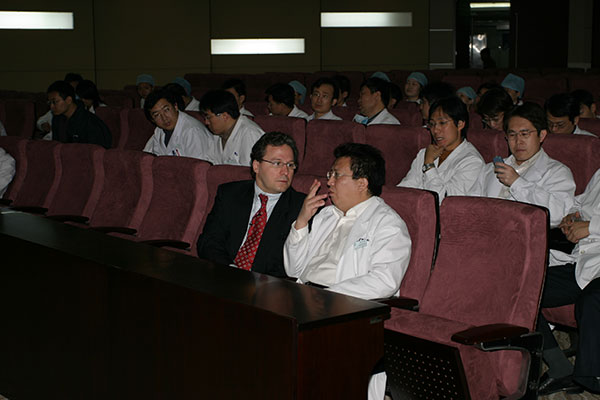 2006年美国耶鲁大学David-Cronin教授来访讲学.jpg